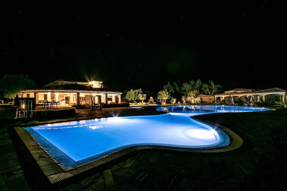 Limone Beach Resort Castiadas Exteriör bild