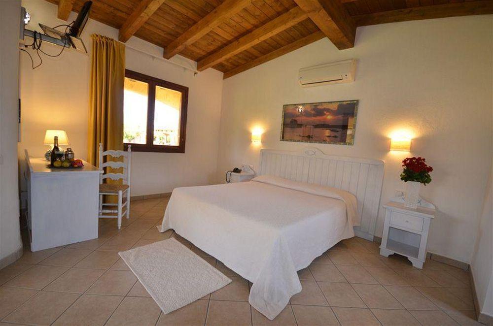 Limone Beach Resort Castiadas Exteriör bild